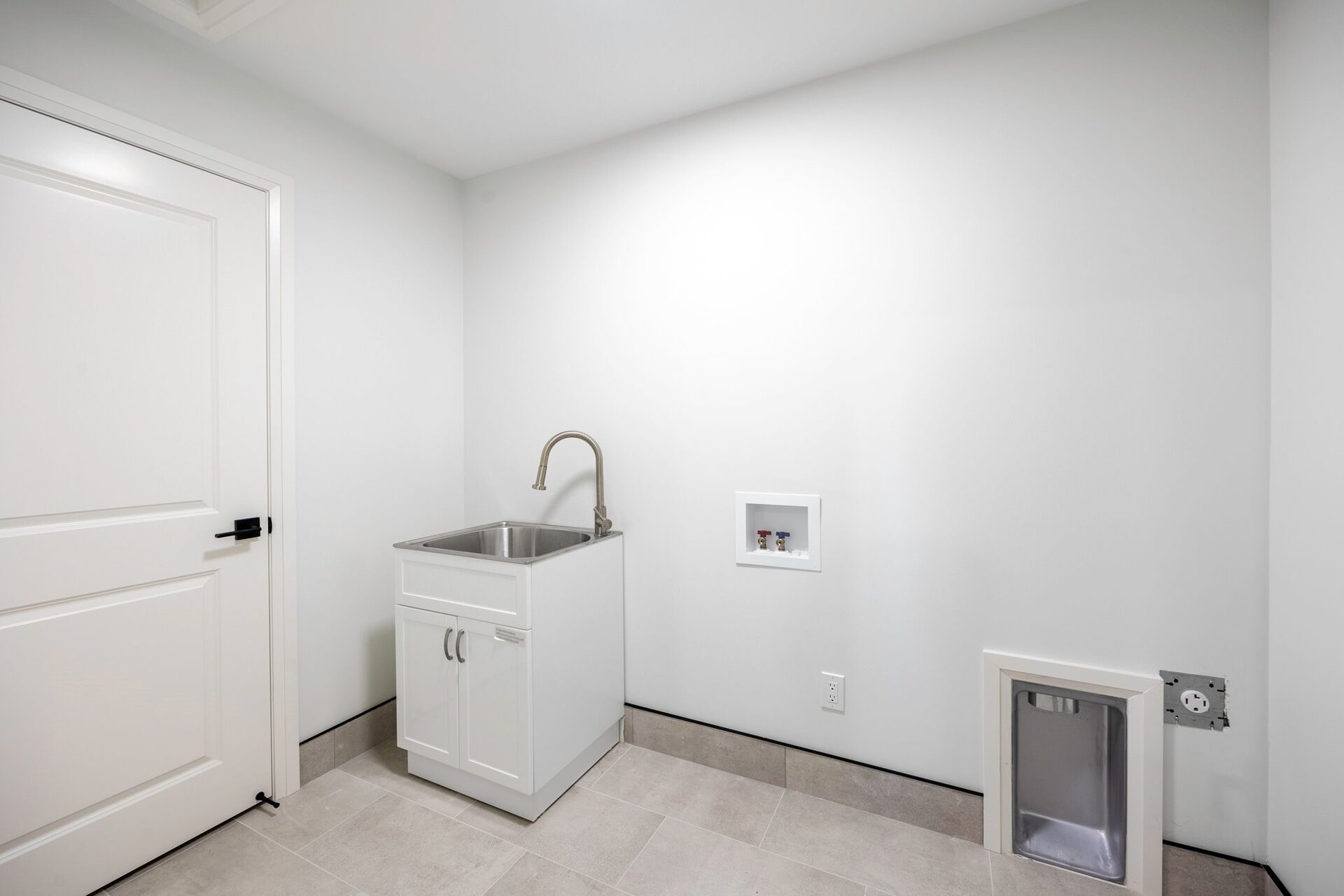 Laundry room with a utility sink and washer and dryer hookups