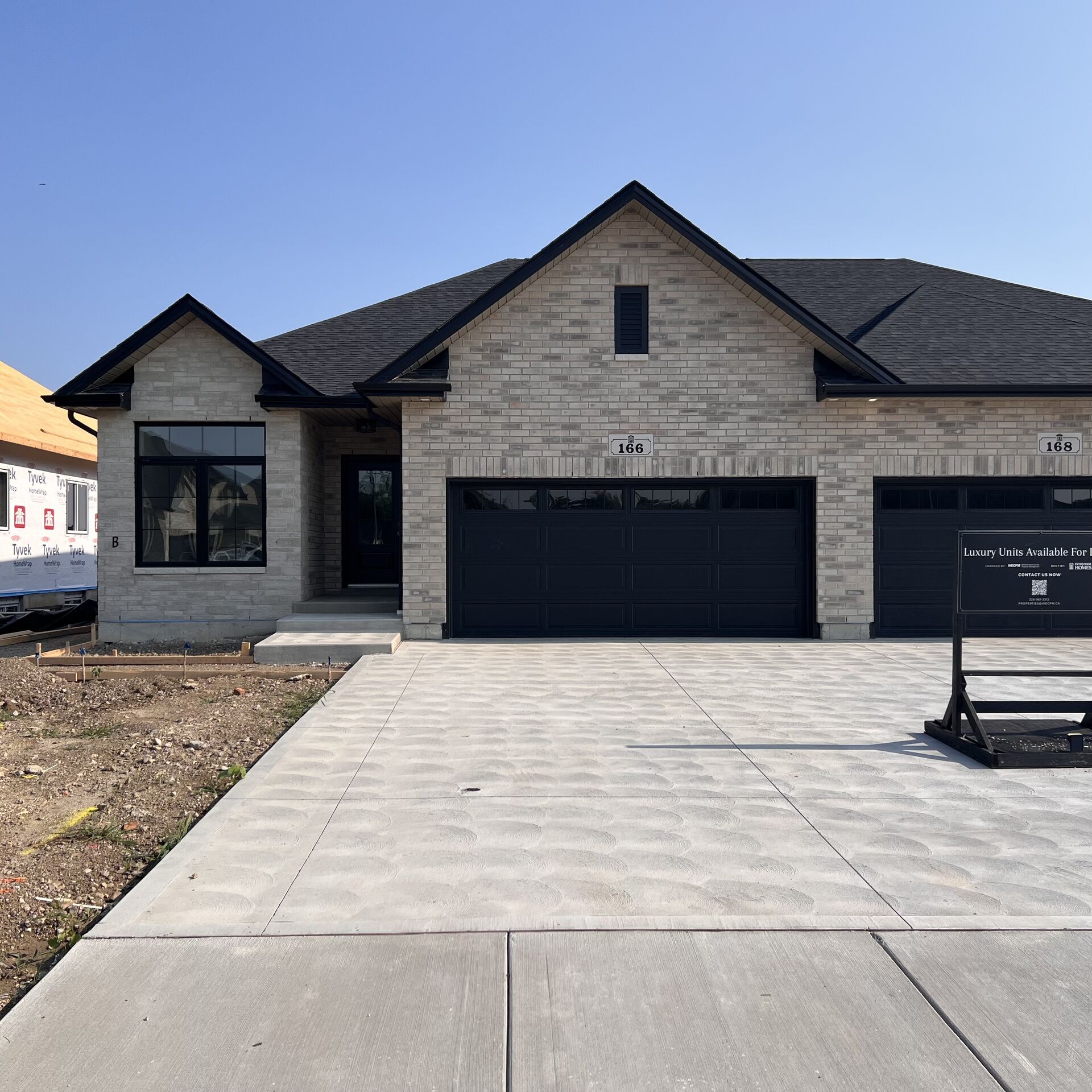 150 McLellan Ave (Unit A-Upper Unit)