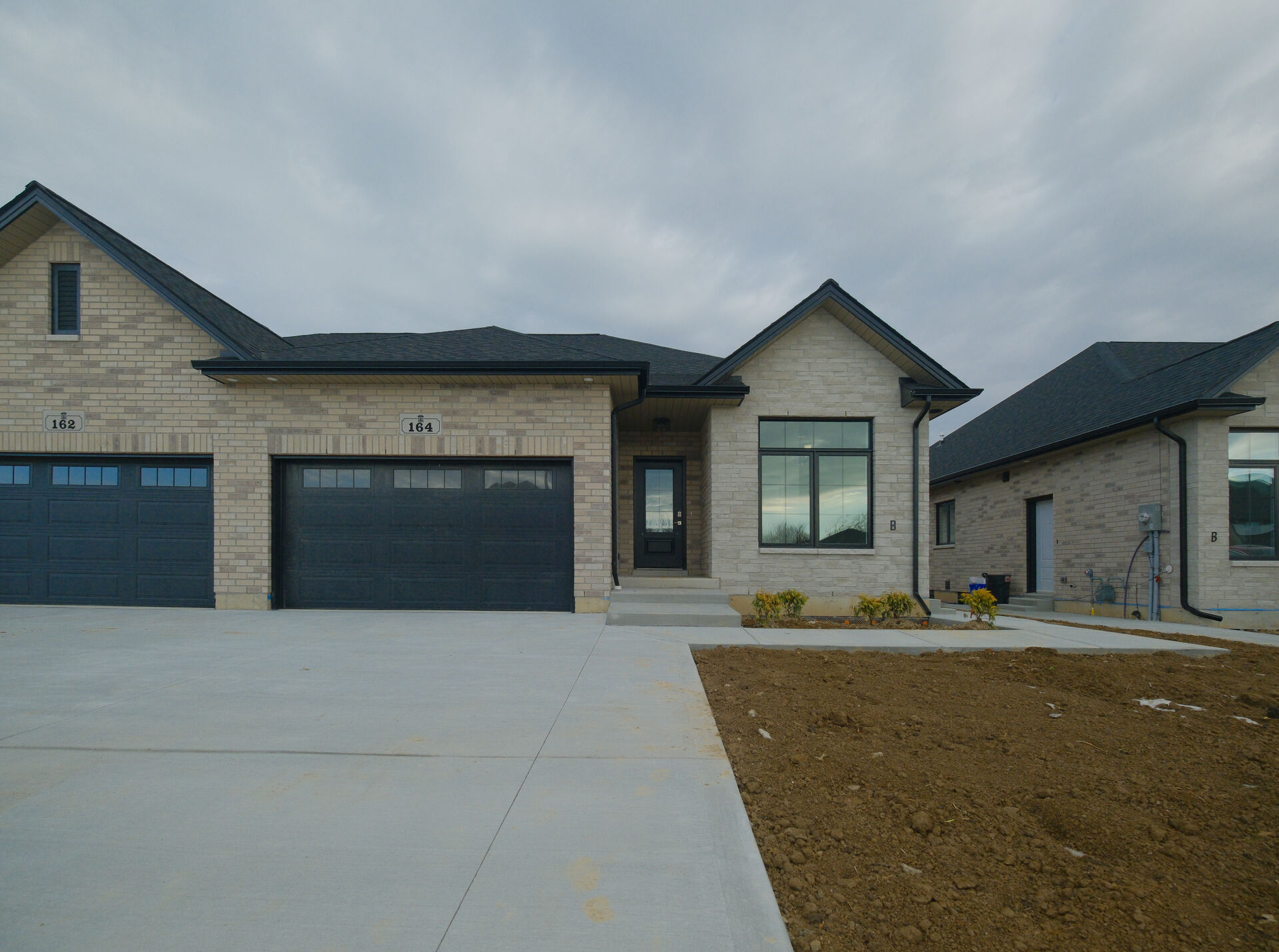 160 McLellan Ave (Unit B-Lower Unit)